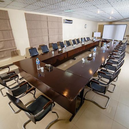 Shelton Accommodator Peshawar Exterior foto
